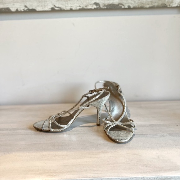 Nine West Ivory Short Heels - Picture 4 of 4